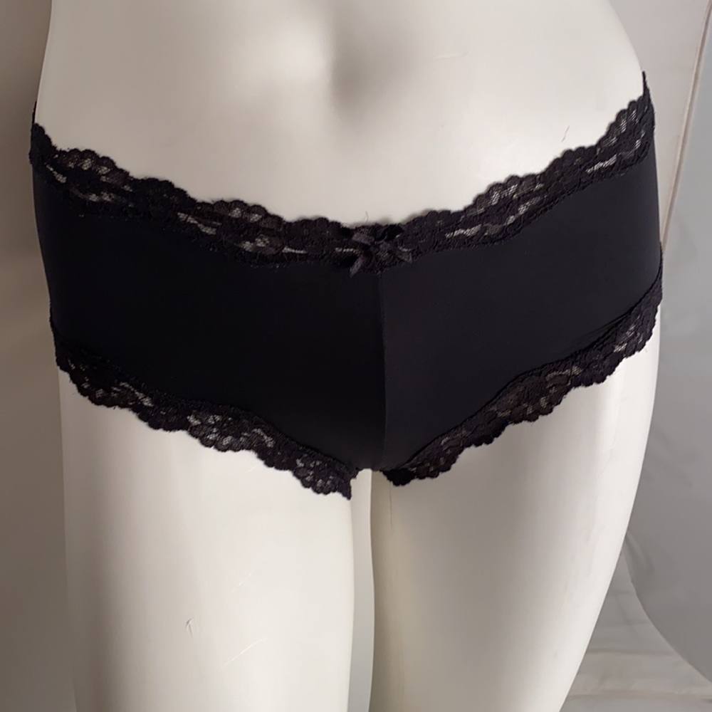 Maidenform black low rise stretch satin panty L